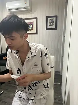 Snapshot of mumuowl chatting on 09-18-25, 06:10 mumuowl online show from 09-18-25, 06:10