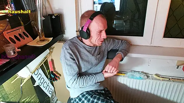 Snapshot of BongChannel chatting on 01-12-25, 06:28 BongChannel online show from 01-12-25, 06:28