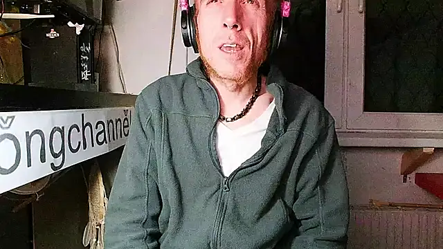 Snapshot of BongChannel chatting on 01-24-25, 04:27 BongChannel online show from 01-24-25, 04:27