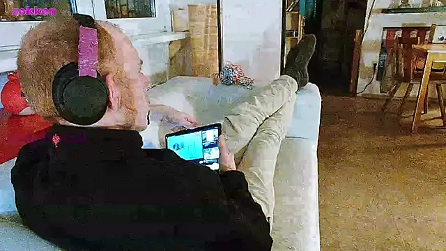 Snapshot of BongChannel chatting on 01-28-25, 08:04 BongChannel online show from 01-28-25, 08:04