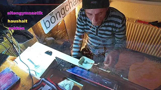 Snapshot of BongChannel chatting on 01-30-25, 01:22 BongChannel online show from 01-30-25, 01:22