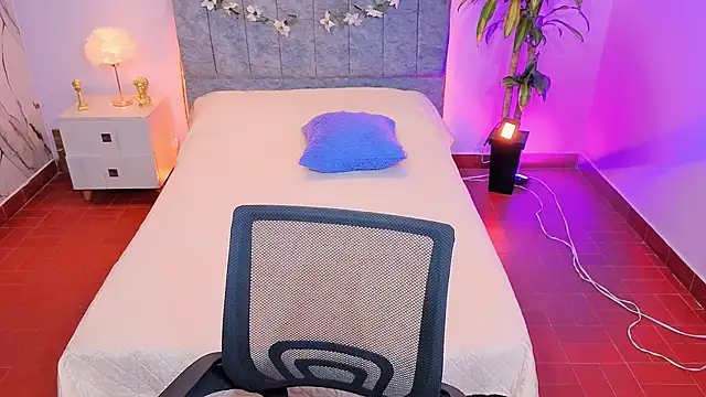 Lana stone  online show from 01-13-26, 03:23