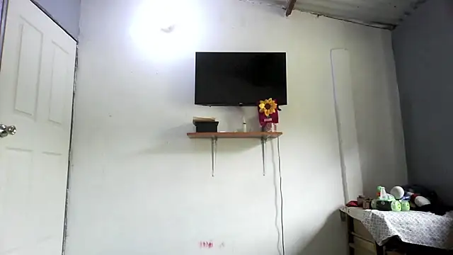 linzeysmith4 online show from 06-10-26, 07:02