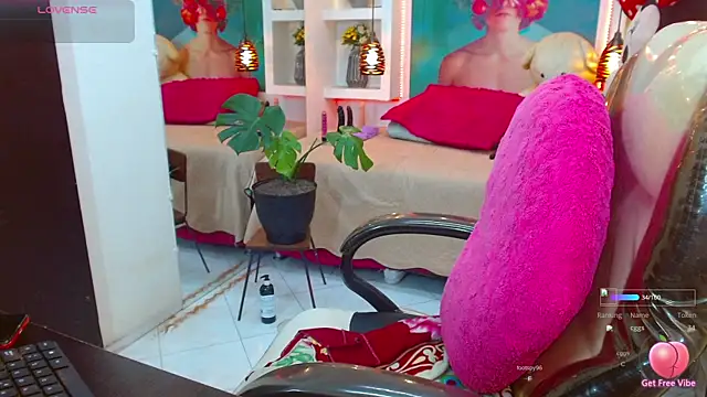 lorenapinto online show from 10-20-25, 01:28