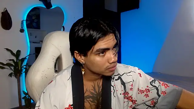 Snapshot of Young_laroi chatting on 12-07-24, 12:08 Young laroi online show from 12-07-24, 12:08