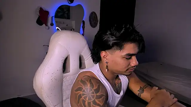 Snapshot of Young_laroi chatting on 12-15-24, 12:29 Young laroi online show from 12-15-24, 12:29