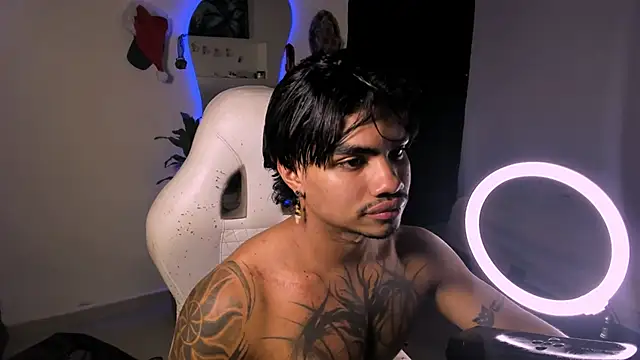 Snapshot of Young_laroi chatting on 12-15-24, 04:07 Young laroi online show from 12-15-24, 04:07