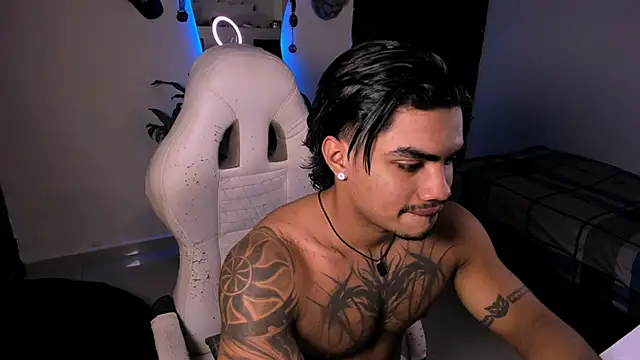 Snapshot of Young_laroi chatting on 12-21-24, 05:25 Young laroi online show from 12-21-24, 05:25