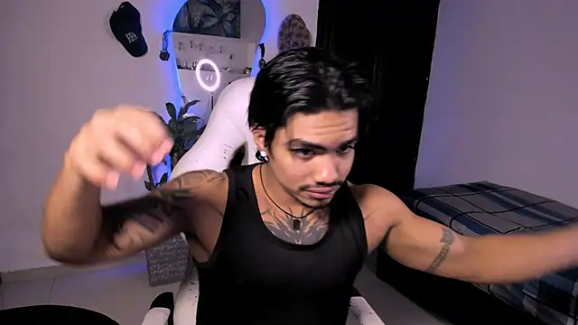 Snapshot of Young_laroi chatting on 12-22-24, 11:52 Young laroi online show from 12-22-24, 11:52