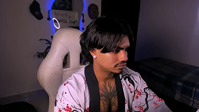 Snapshot of Young_laroi chatting on 12-31-24, 10:12 Young laroi online show from 12-31-24, 10:12