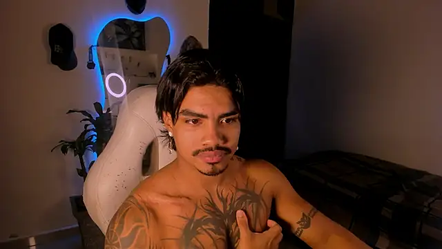 Snapshot of Young_laroi chatting on 01-11-25, 03:55 Young laroi online show from 01-11-25, 03:55