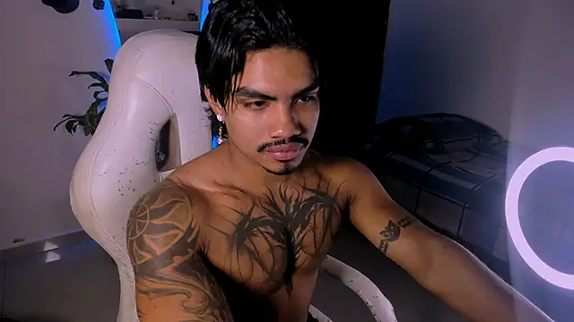 Snapshot of Young_laroi chatting on 01-11-25, 08:43 Young laroi online show from 01-11-25, 08:43