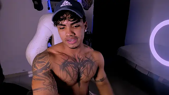 Snapshot of Young_laroi chatting on 01-28-25, 03:36 Young laroi online show from 01-28-25, 03:36