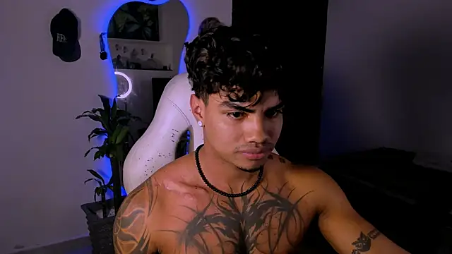 Snapshot of Young_laroi chatting on 02-03-25, 03:53 Young laroi online show from 02-03-25, 03:53