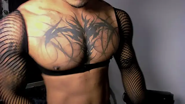 Snapshot of Young_laroi chatting on 02-22-25, 11:35 Young laroi online show from 02-22-25, 11:35