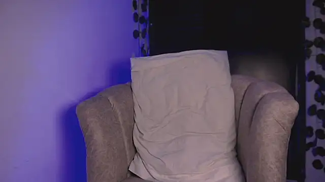 Snapshot of Young_laroi chatting on 03-08-25, 04:01 Young laroi online show from 03-08-25, 04:01