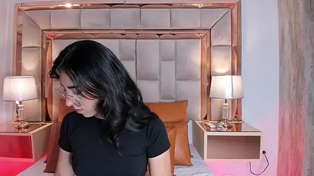 Snapshot of DaraBeckett chatting on 12-16-24, 12:06 DaraBeckett online show from 12-16-24, 12:06