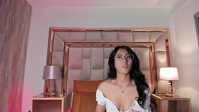 Snapshot of DaraBeckett chatting on 01-17-25, 11:59 DaraBeckett online show from 01-17-25, 11:59