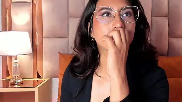 Snapshot of DaraBeckett chatting on 02-22-25, 06:41 DaraBeckett online show from 02-22-25, 06:41