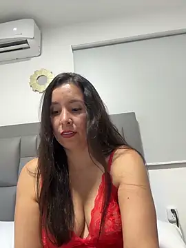 Snapshot of emely_sexx20 chatting on 02-12-26, 01:00 emely sexx20 online show from 02-12-26, 01:00