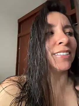 Snapshot of emely_sexx20 chatting on 02-20-26, 10:21 emely sexx20 online show from 02-20-26, 10:21