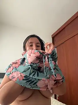 Snapshot of emely_sexx20 chatting on 02-24-26, 07:23 emely sexx20 online show from 02-24-26, 07:23