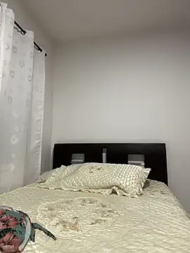 Snapshot of emely_sexx20 chatting on 03-13-26, 11:33 emely sexx20 online show from 03-13-26, 11:33