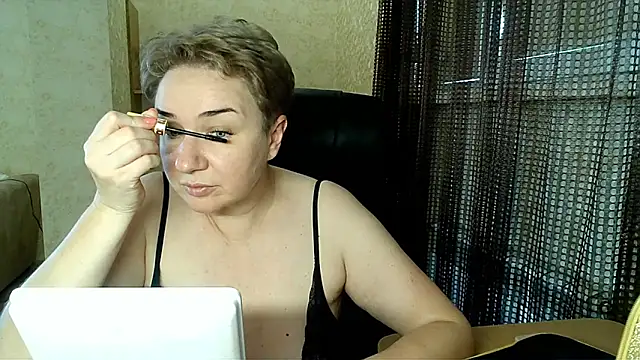 Snapshot of Ellarossxxx chatting on 09-23-25, 08:50 Ellarossxxx online show from 09-23-25, 08:50