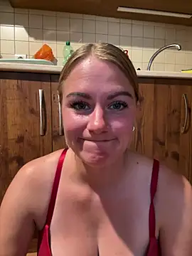Snapshot of selenaluvv chatting on 07-18-26, 11:03 selenaluvv online show from 07-18-26, 11:03