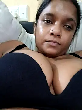 Snapshot of Indianqueen03 chatting on 03-18-26, 06:44 Indianqueen03 online show from 03-18-26, 06:44