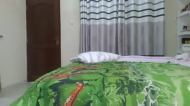 Snapshot of Fine_assie chatting on 03-11-26, 03:07 Fine assie online show from 03-11-26, 03:07