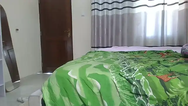 Snapshot of Fine_assie chatting on 03-13-26, 01:40 Fine assie online show from 03-13-26, 01:40