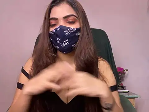 Snapshot of Fantastic_ruby chatting on 10-17-25, 07:16 Fantastic ruby online show from 10-17-25, 07:16