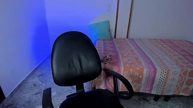 iris torrez  online show from 09-23-25, 02:09