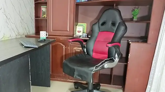 MissEscarleth online show from 09-24-25, 02:37