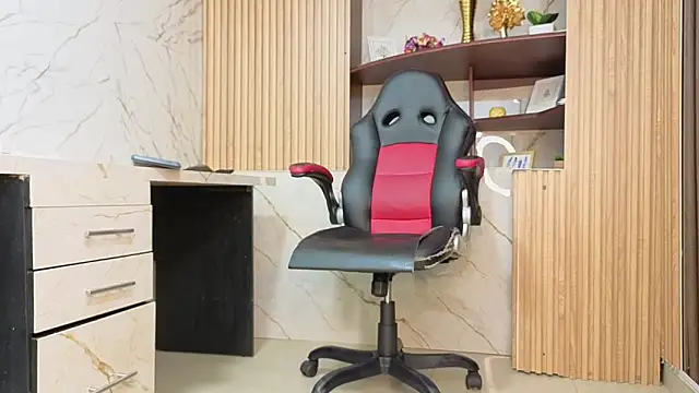 MissEscarleth online show from 02-20-26, 02:19