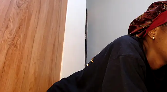 Snapshot of wetpussy_ebony chatting on 02-25-25, 06:14 wetpussy ebony online show from 02-25-25, 06:14