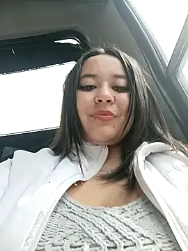 Snapshot of Cristal__04 chatting on 12-17-24, 06:31 Cristal 04 online show from 12-17-24, 06:31