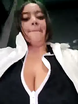 Snapshot of Cristal__04 chatting on 03-07-25, 11:38 Cristal 04 online show from 03-07-25, 11:38