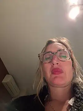 Snapshot of casalinga88 chatting on 03-01-25, 01:43 casalinga88 online show from 03-01-25, 01:43