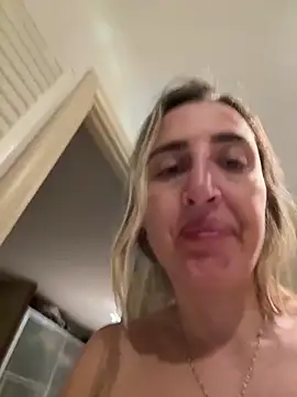 Snapshot of casalinga88 chatting on 03-04-25, 08:38 casalinga88 online show from 03-04-25, 08:38