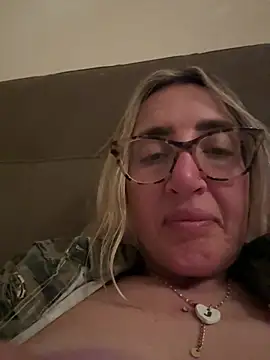 Snapshot of casalinga88 chatting on 03-10-25, 06:59 casalinga88 online show from 03-10-25, 06:59