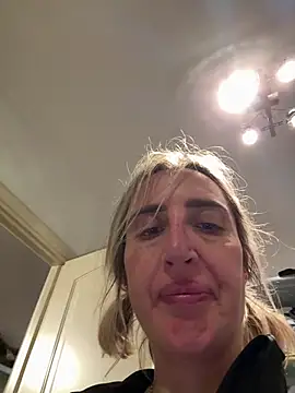 Snapshot of casalinga88 chatting on 03-17-25, 08:40 casalinga88 online show from 03-17-25, 08:40