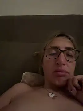 Snapshot of casalinga88 chatting on 03-18-25, 01:53 casalinga88 online show from 03-18-25, 01:53