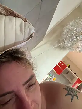 Snapshot of casalinga88 chatting on 03-18-25, 06:57 casalinga88 online show from 03-18-25, 06:57