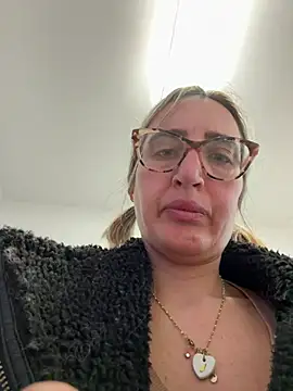 Snapshot of casalinga88 chatting on 03-18-25, 04:37 casalinga88 online show from 03-18-25, 04:37