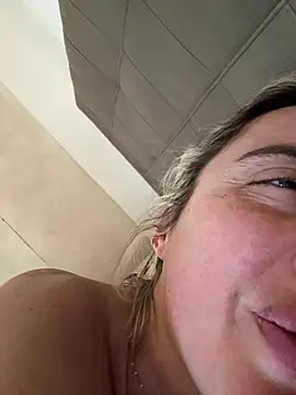 Snapshot of casalinga88 chatting on 03-19-25, 06:57 casalinga88 online show from 03-19-25, 06:57