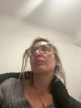 Snapshot of casalinga88 chatting on 03-20-25, 04:42 casalinga88 online show from 03-20-25, 04:42