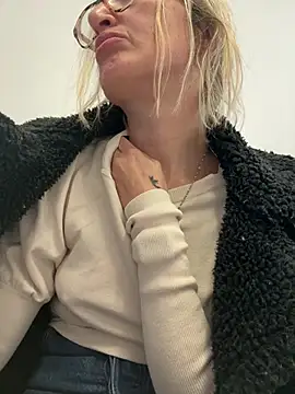 Snapshot of casalinga88 chatting on 03-21-25, 12:50 casalinga88 online show from 03-21-25, 12:50