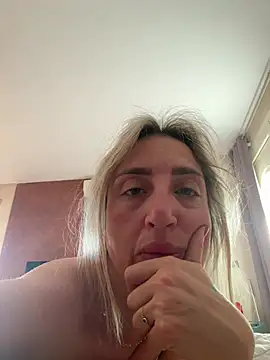 Snapshot of casalinga88 chatting on 03-23-25, 08:04 casalinga88 online show from 03-23-25, 08:04